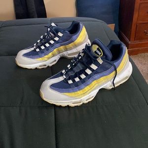 Airmax 95. Size 11 out of a 10 this will be a 6.